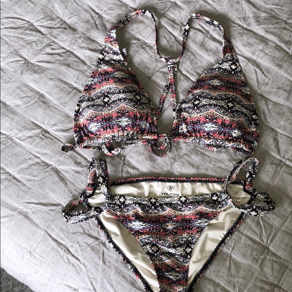 Volcom T-back bikini like NEW